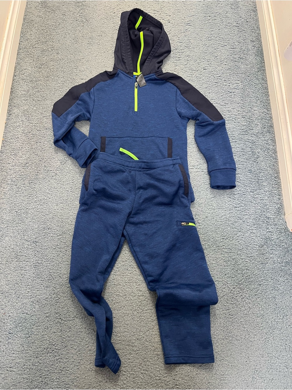 Boys size S Hooded Sweatshirt & Jogger Set and 4 pants bundle, for 6-7 year old